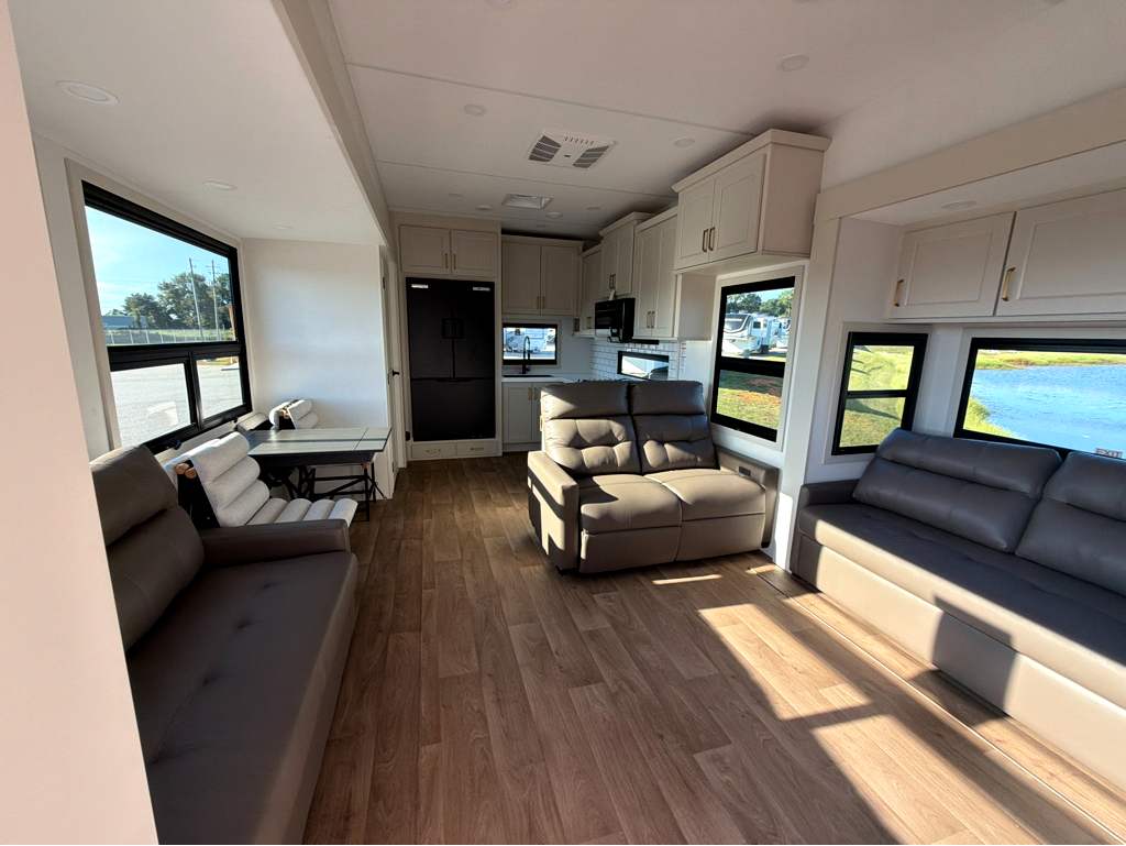 2027 GRAND DESIGN SOLITUDE 417KB - Image 17