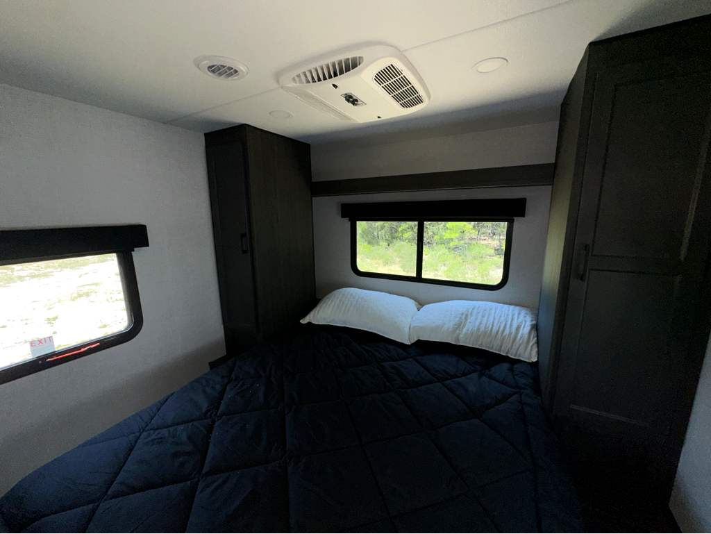 2026 VENTURE RV SPORTTREK 251VFK - Image 20