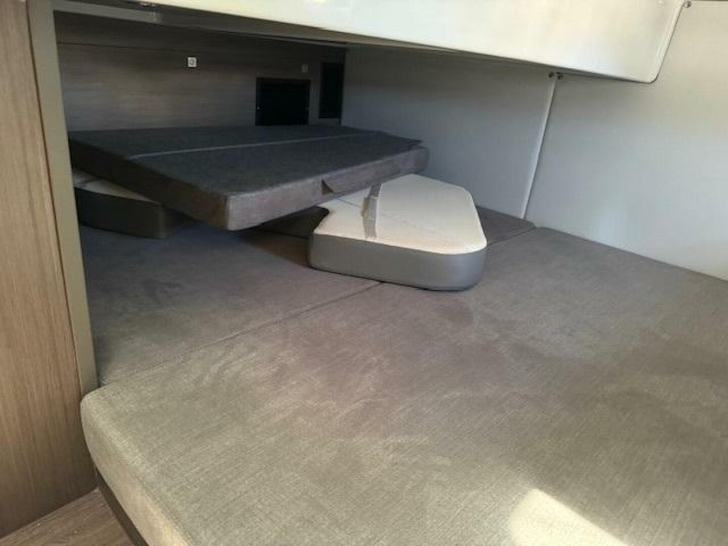 2022 Beneteau 32 Gran Turismo - Image 26