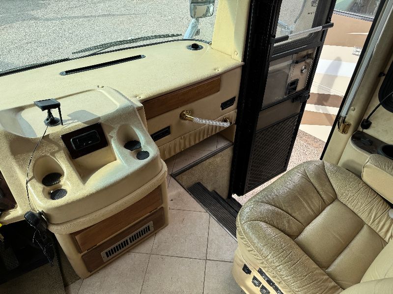 2004 Monaco Executive 40PBT - Image 5