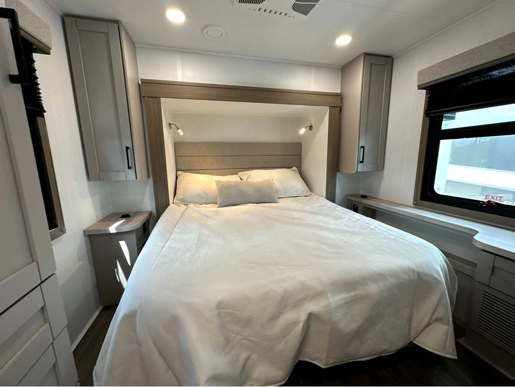 2027 ENTEGRA COACH ODYSSEY 30Z - Image 16