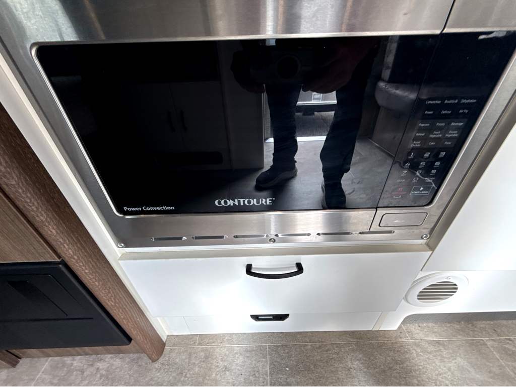 2022 AIRSTREAM CARAVEL 19CB - Image 22
