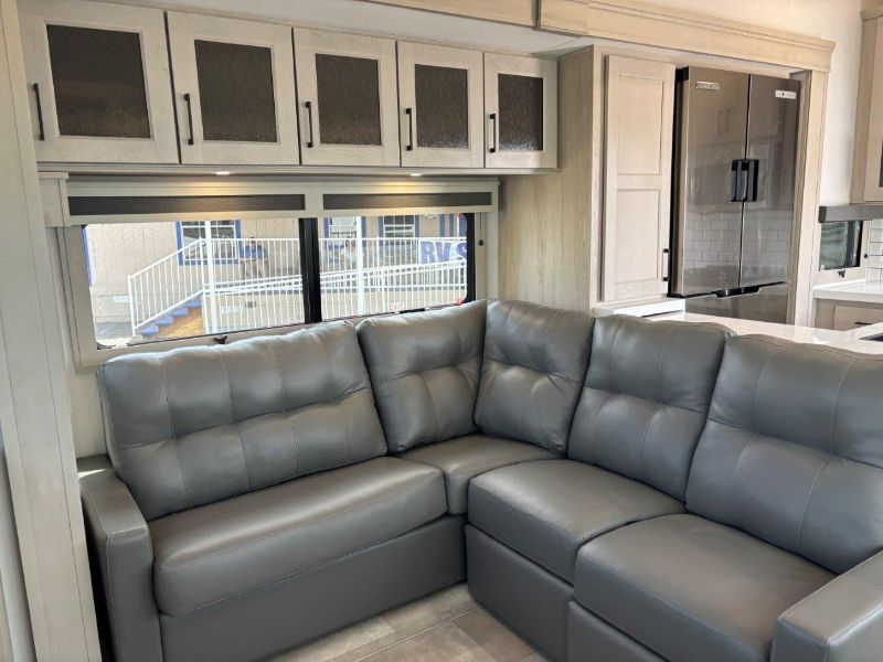 2025 Grand Design Solitude 388MBS - Image 15