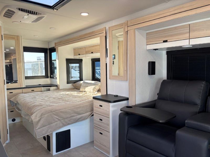 2026 Entegra Coach Qwest 25L - Image 4