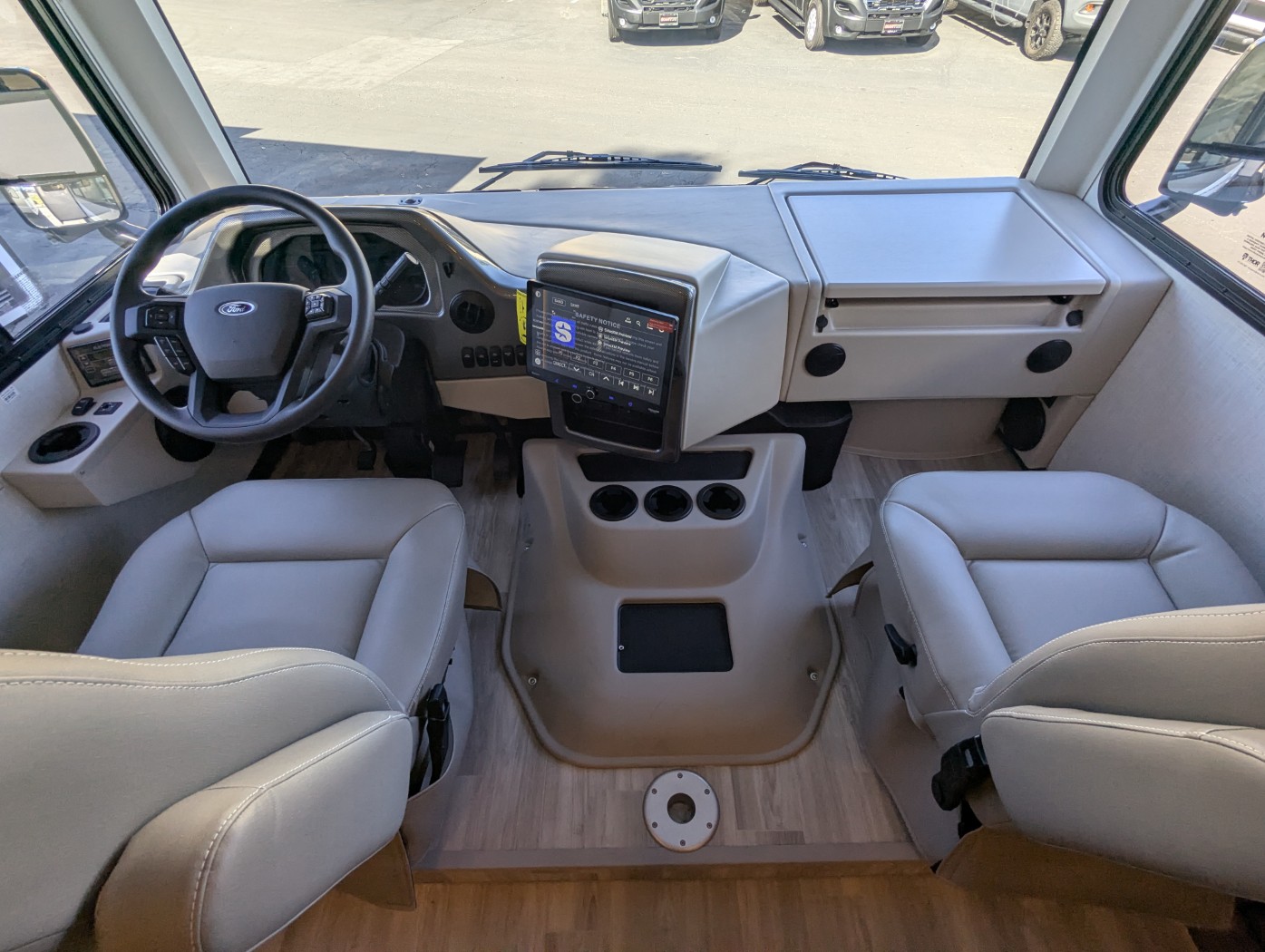 2026 Thor Motor Coach Windsport 35R - Image 12