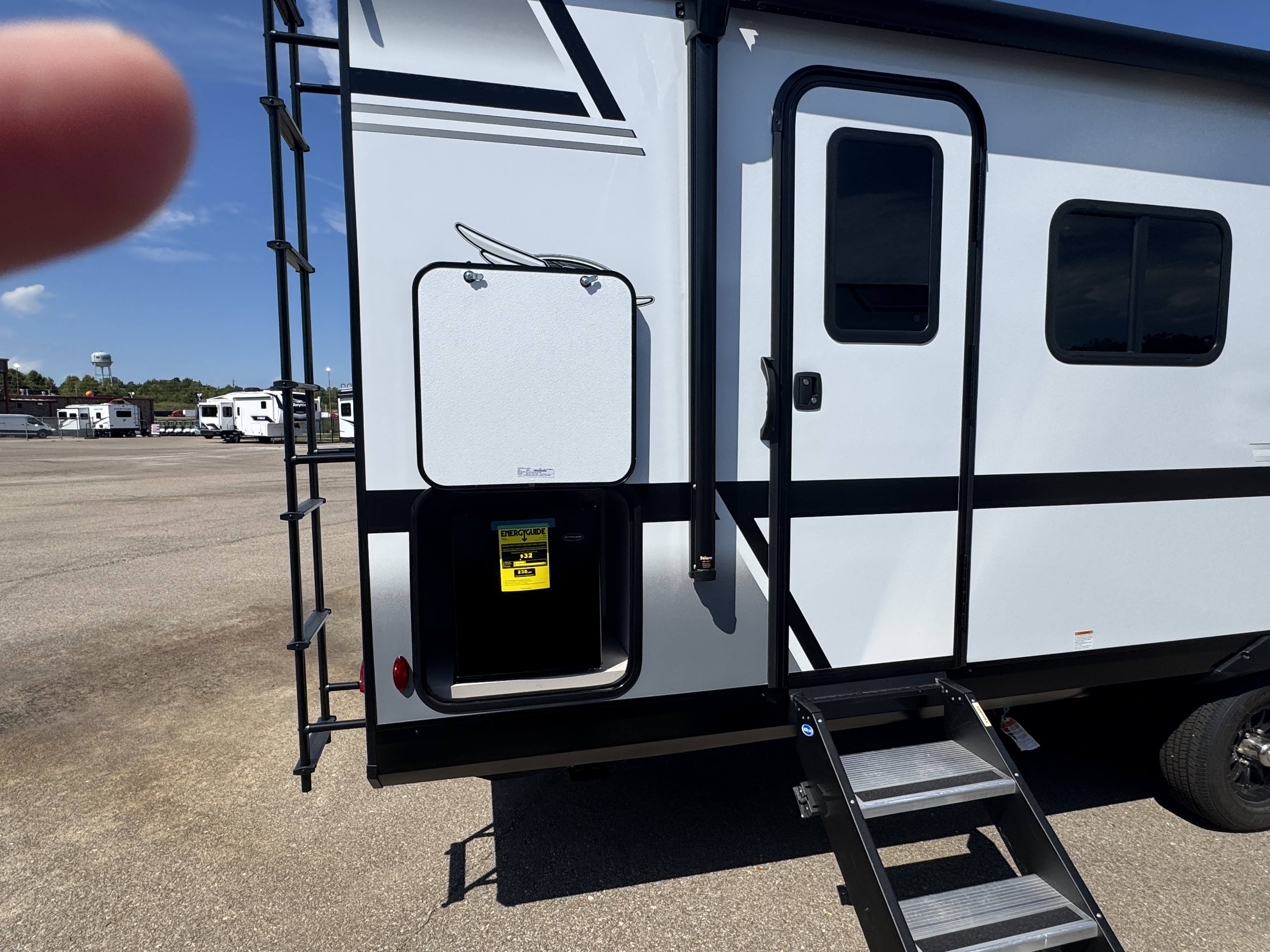 2027 JAYCO JAY FEATHER 26FK - Image 4