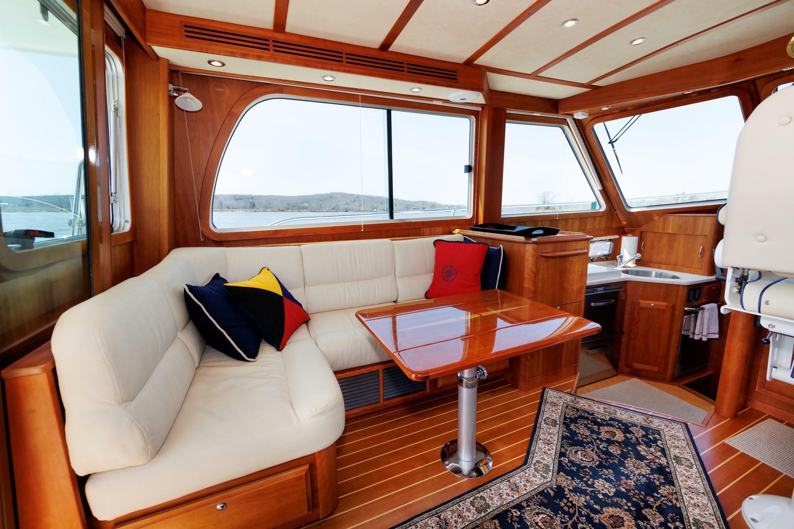 2016 Sabre 42 Fly Bridge Sedan - Image 6