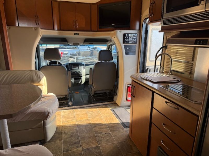 2013 Thor Motor Coach Siesta Sprinter 24SA - Image 11