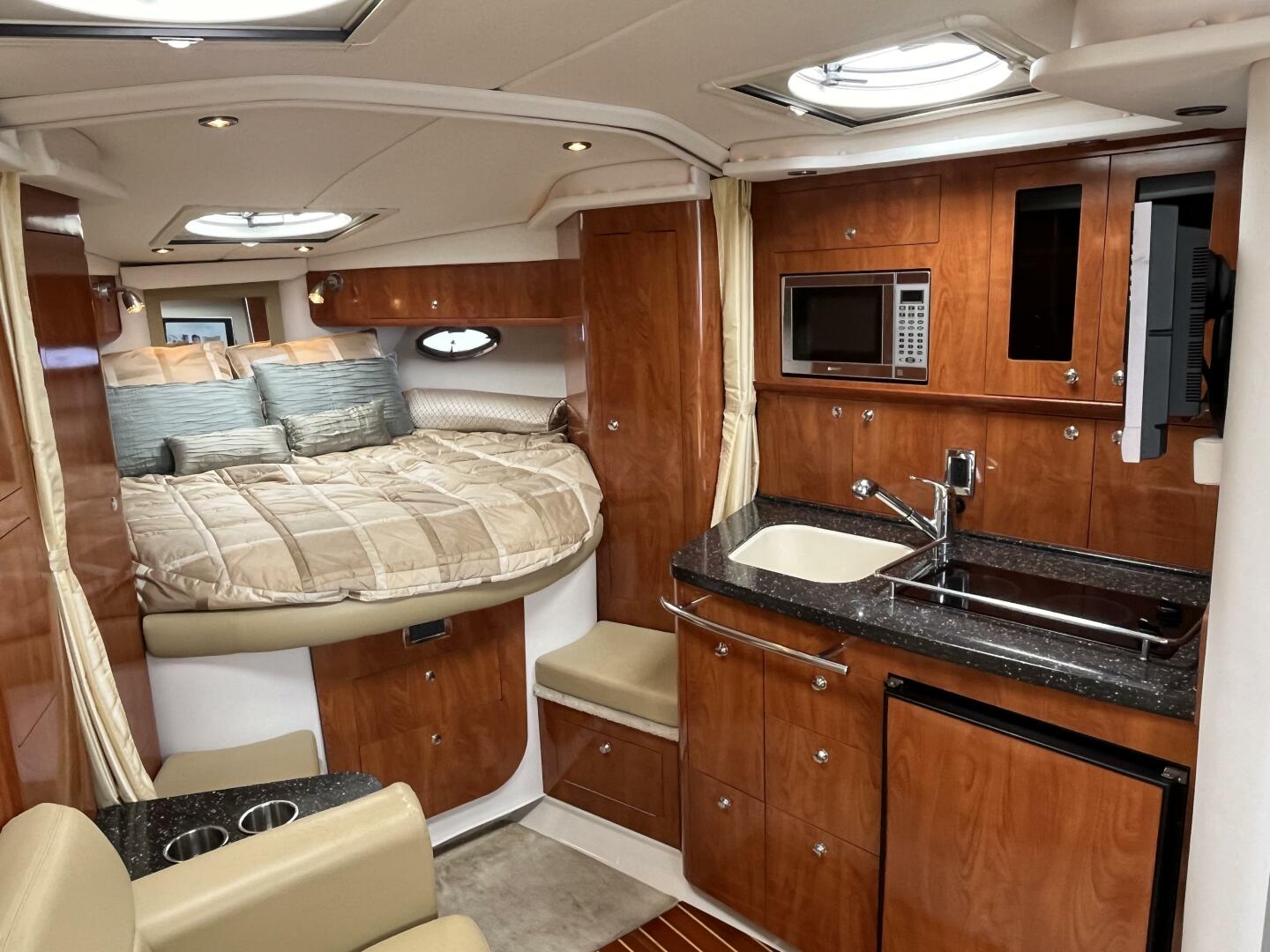 2008 Four Winns V338 - Image 2
