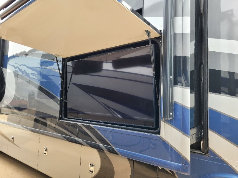 2022 Fleetwood Discovery 38K - Image 3