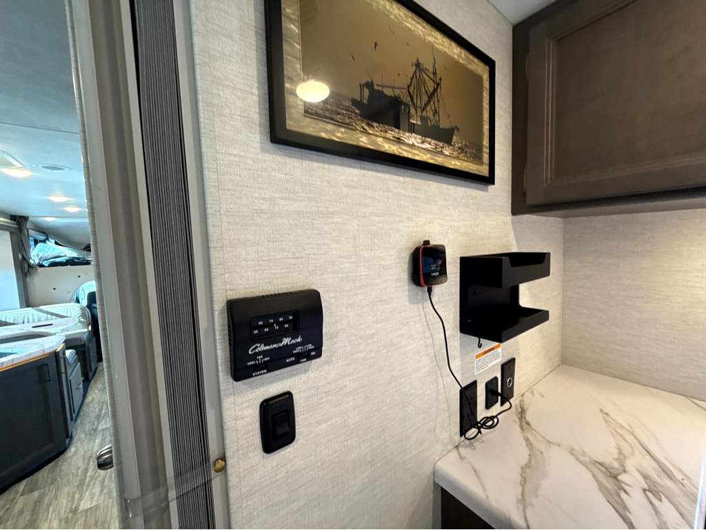 2024 THOR MOTOR COACH CHATEAU 31WV - Image 30