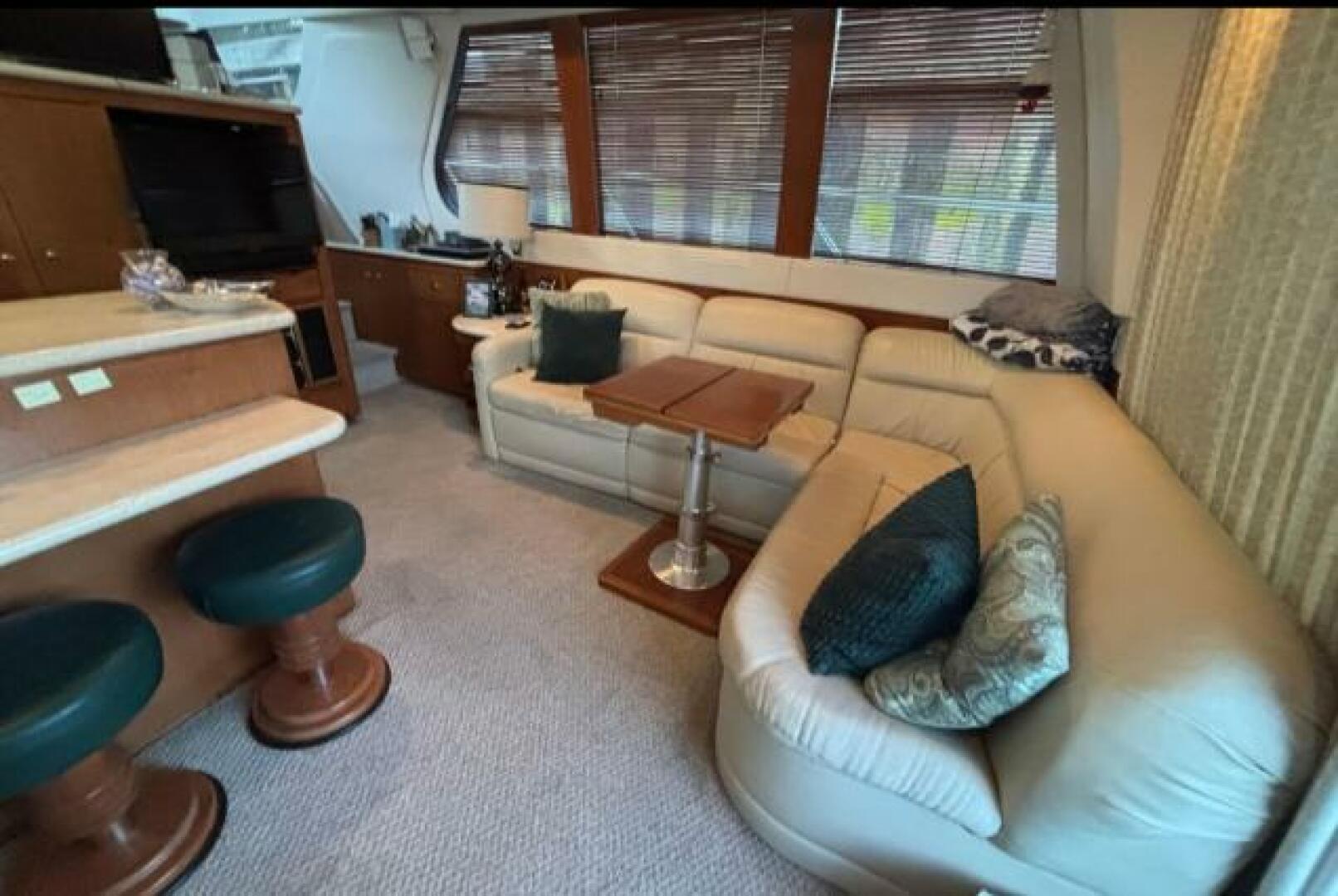 1998 Carver 530 Voyager - Image 2
