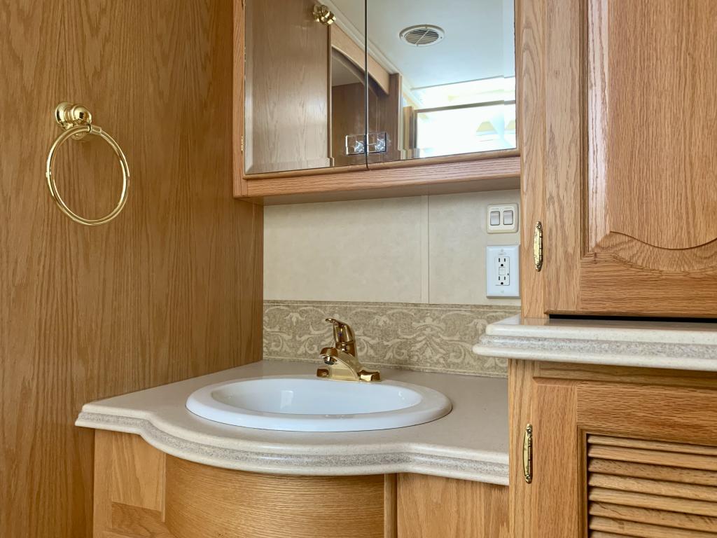 2005 MOUNTAIN AIRE 3778-WORKHORSE - Image 38