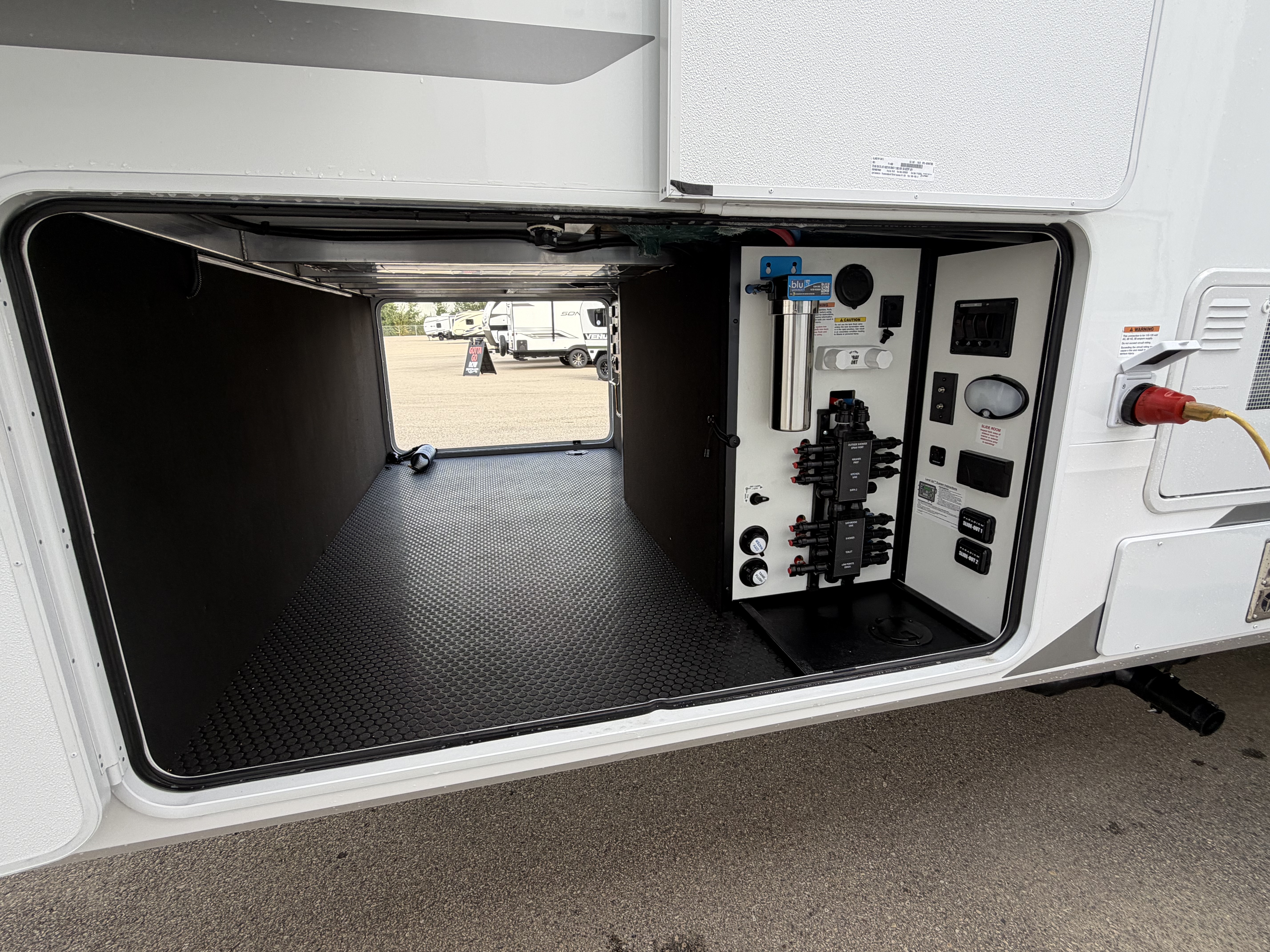 2027 Alliance RV Paradigm 310RL - Image 8