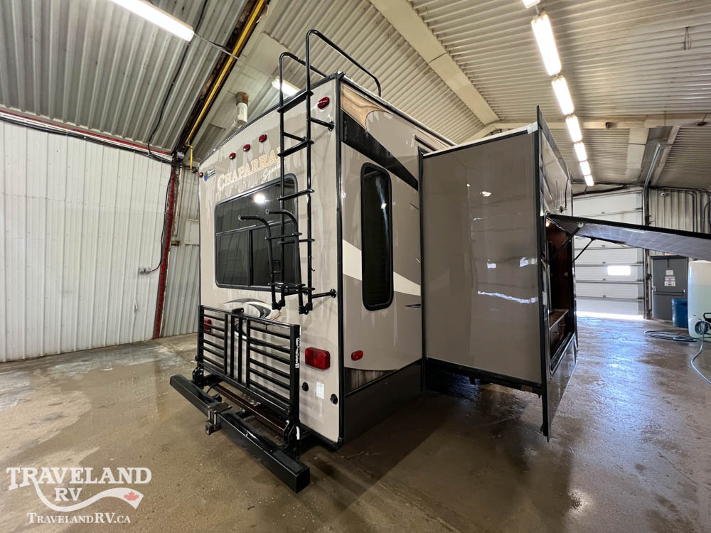 2015 Coachmen Chaparral Signature 327RLKS - Image 9