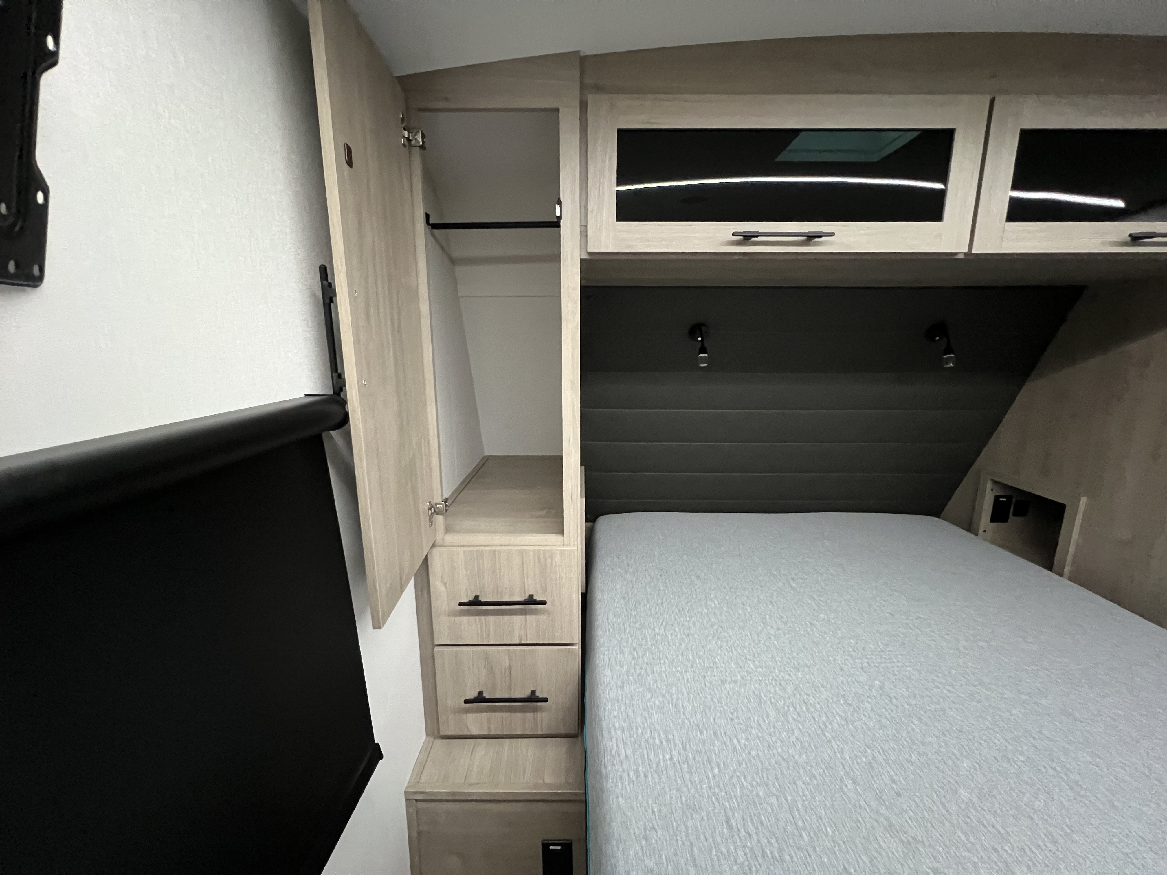 2025 Grand Design Imagine 2470BH - Image 18
