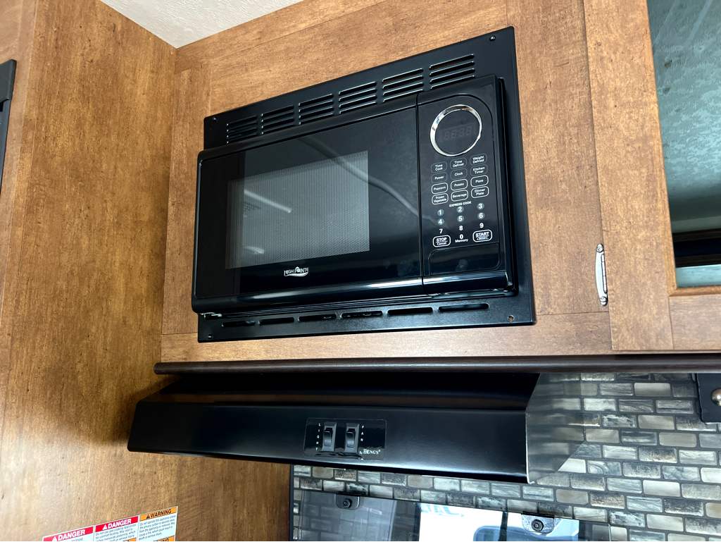 2018 FOREST RIVER WILDWOOD 254RLXL - Image 12
