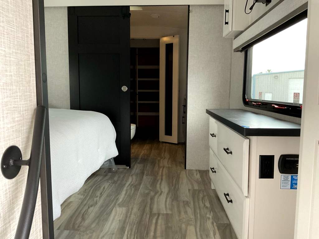 2025 JAYCO PINNACLE 38 FBRK - Image 20