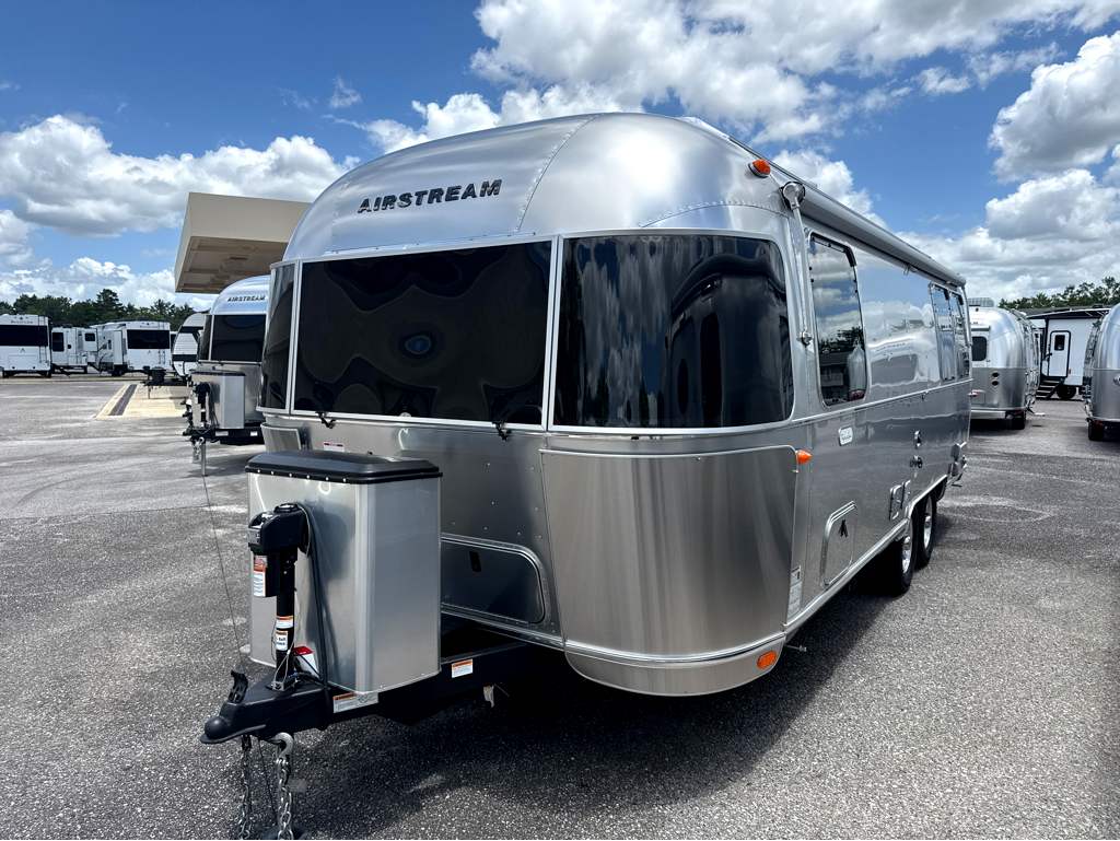 2027 AIRSTREAM FLYING CLOUD 25FBT - Image 2