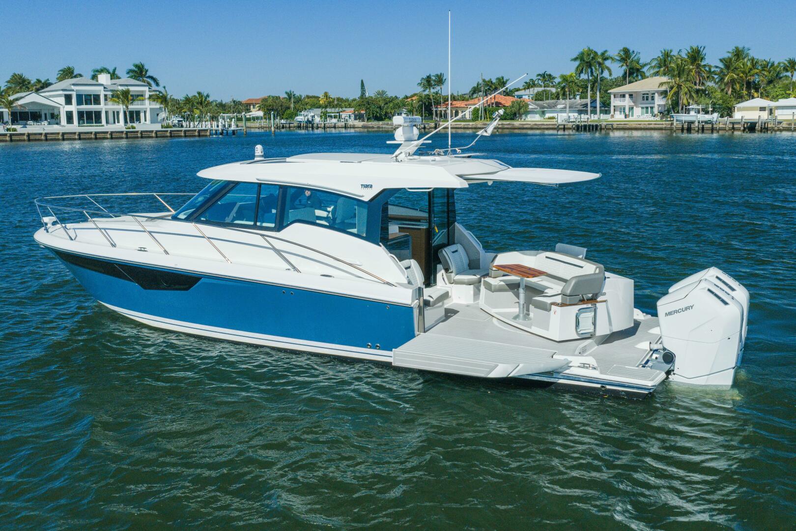 2025 Tiara Yachts 43 LE - Image 49