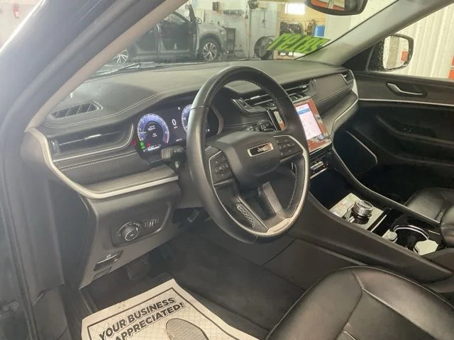 2022 Jeep Grand-Cherokee-L Laredo Altitude 4x4 - Image 12