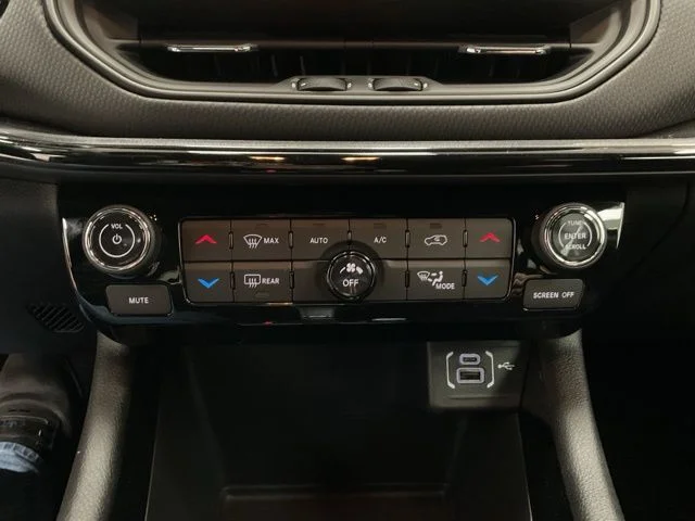 2026 Jeep Compass Latitude Altitude 4x4 - Image 23