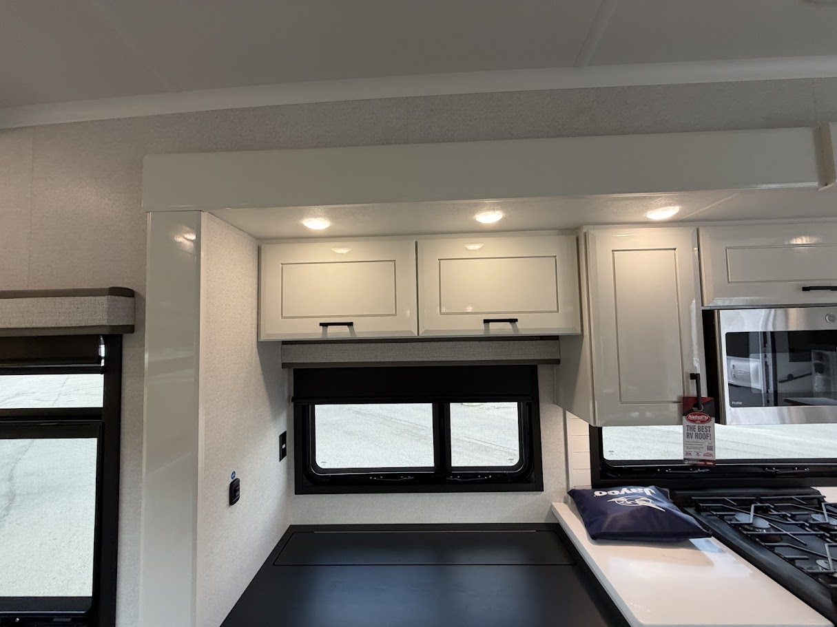 2027 JAYCO PINNACLE 32RLTS - Image 18