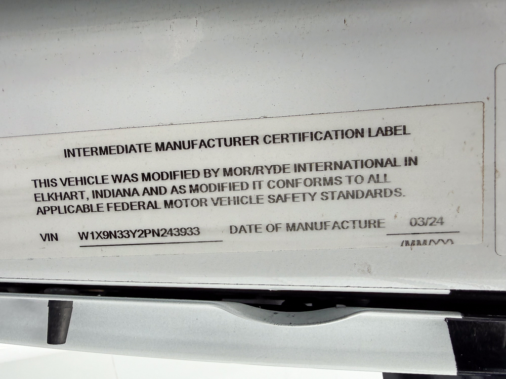 2025 THOR MOTORCOACH 24FB - Image 19