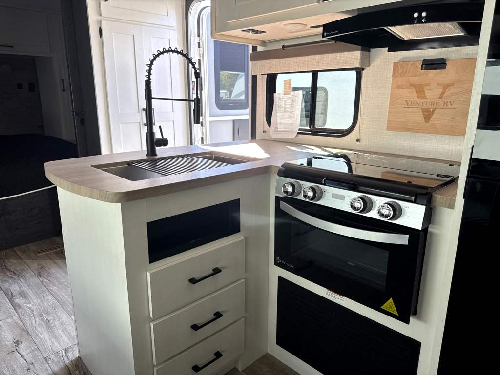2025 VENTURE RV SIENNA 281VQB - Image 16