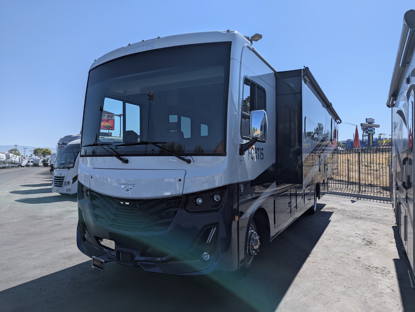 2026 Fleetwood Fortis 32RW - Image 3