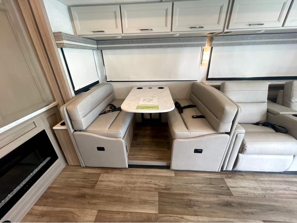 2027 THOR MOTOR COACH HURRICANE 35A - Image 17
