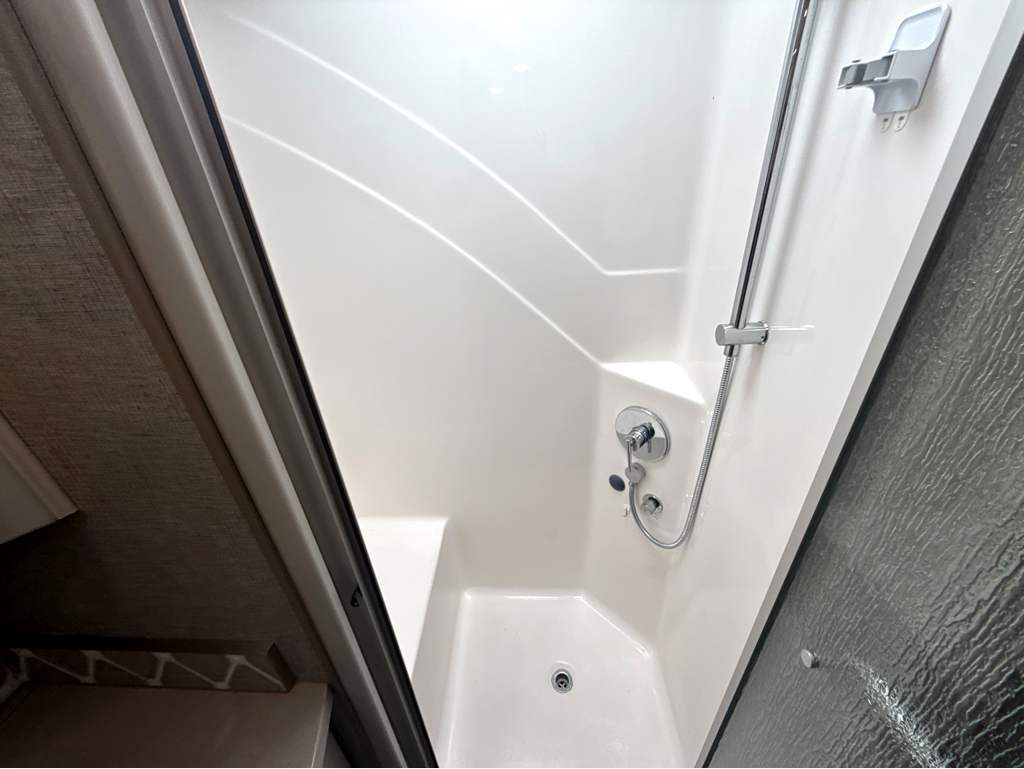 2024 FLEETWOOD DISCOVERY 38N - Image 31