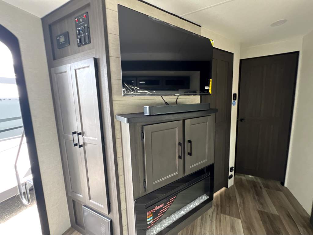 2026 VENTURE RV SPORTTREK 251VFK - Image 9