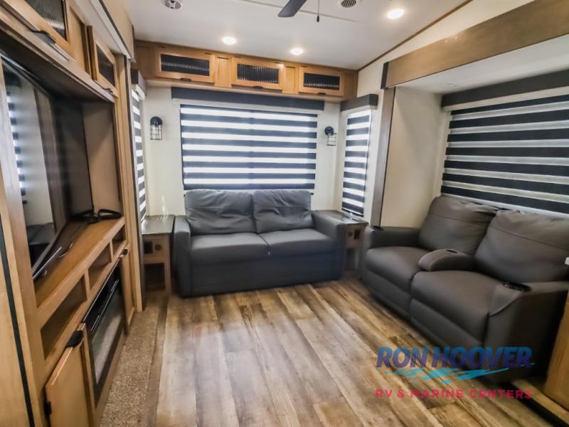 2024 FR CHEROKEE ARTIC WOLF 3660SUITE - Image 6