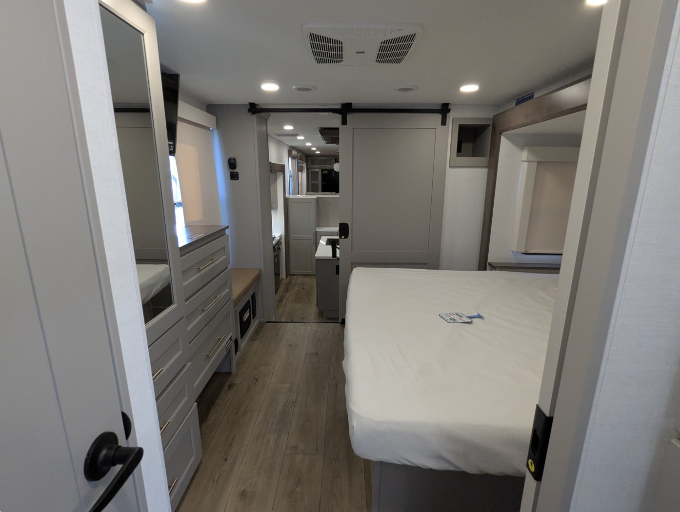 2026 Alliance RV Paradigm 385FL - Image 33