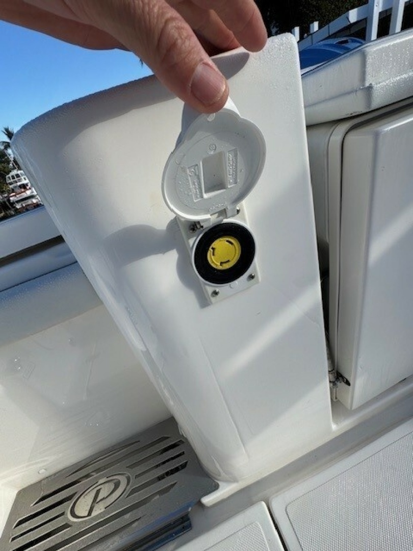 2023 PURSUIT S 428 Sport Base - Image 19