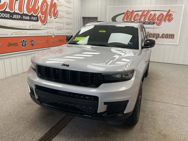 2025 Jeep Grand-Cherokee-L Laredo Altitude 4x4 - Image 2