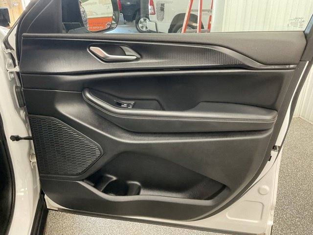 2023 Jeep Grand Cherokee Utility 4D Altitude 4WD - Image 28