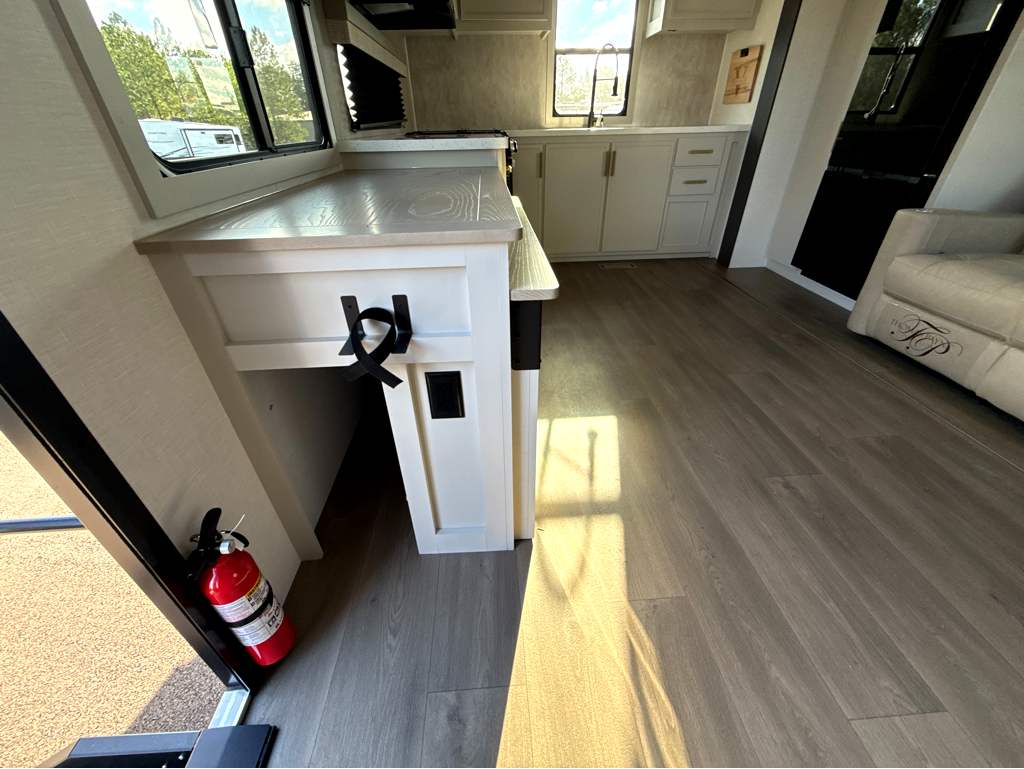 2027 VENTURE RV STRATUS 271VRK - Image 22