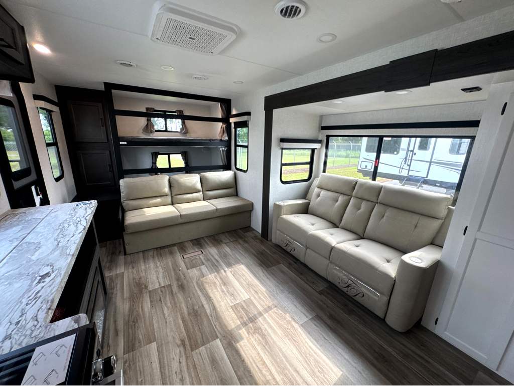 2026 VENTURE RV SPORTTREK 271VBH - Image 14