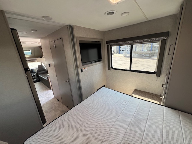 2025 Thor Motor Coach Quantum LC28 - Image 30