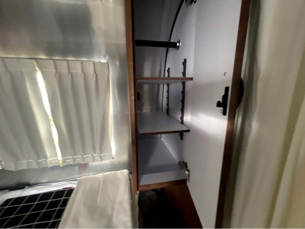 2026 AIRSTREAM GLOBETROTTER 27FBT - Image 33