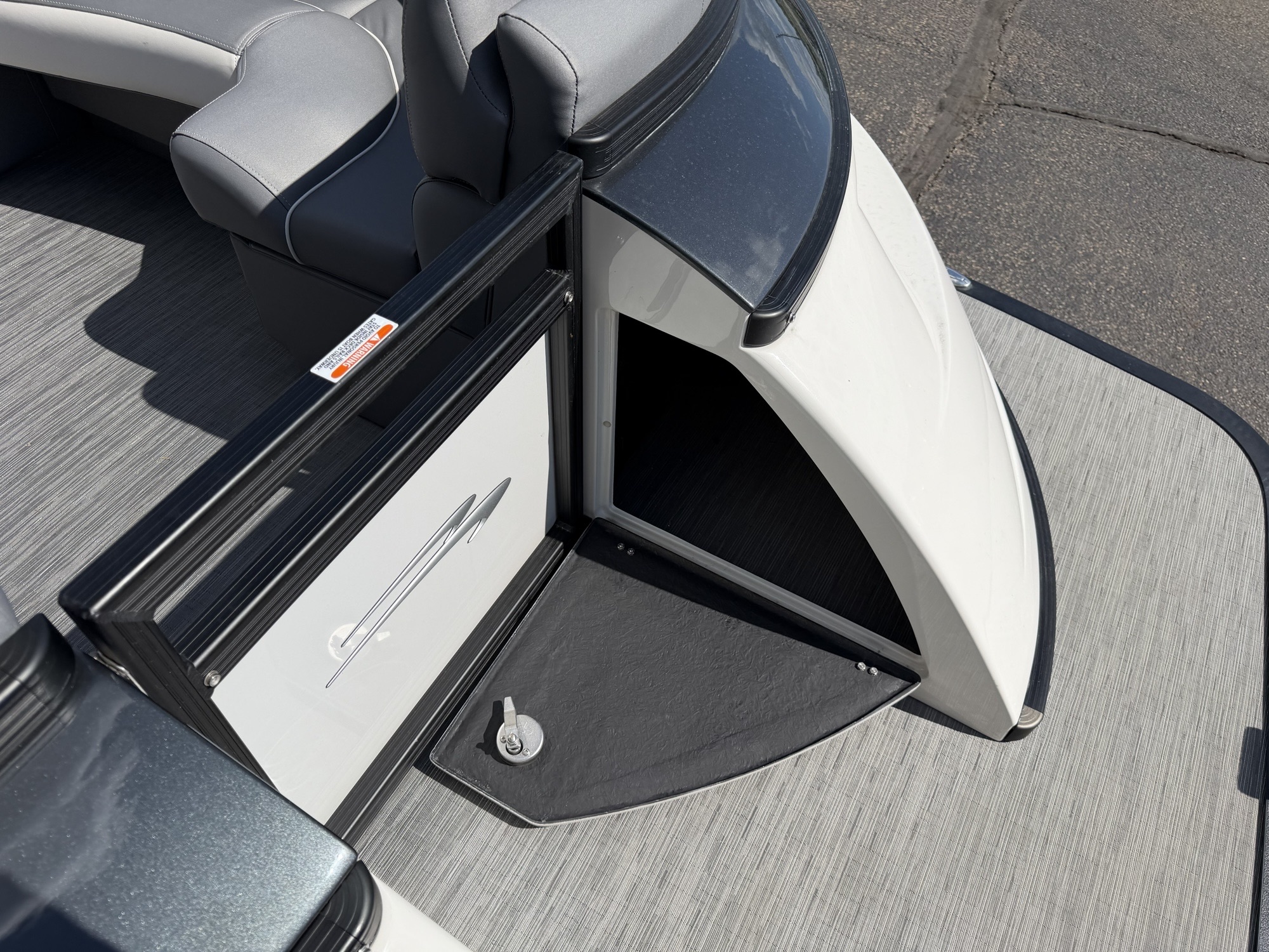 2023 Bennington 25QSBA Swingback with Power Arch - Image 11