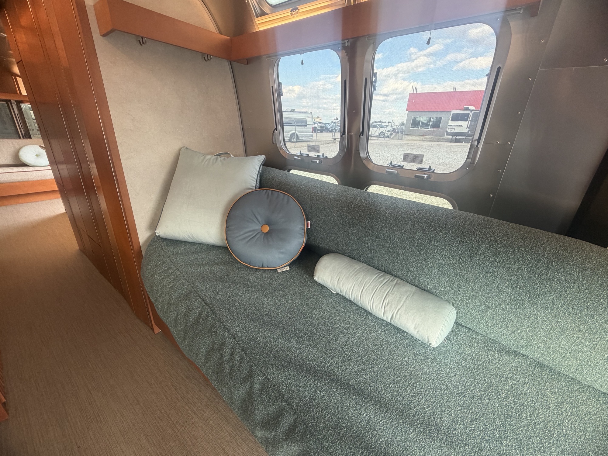 2027 AIRSTREAM FRANK LLOYD WRIGHT 28RBT - Image 26