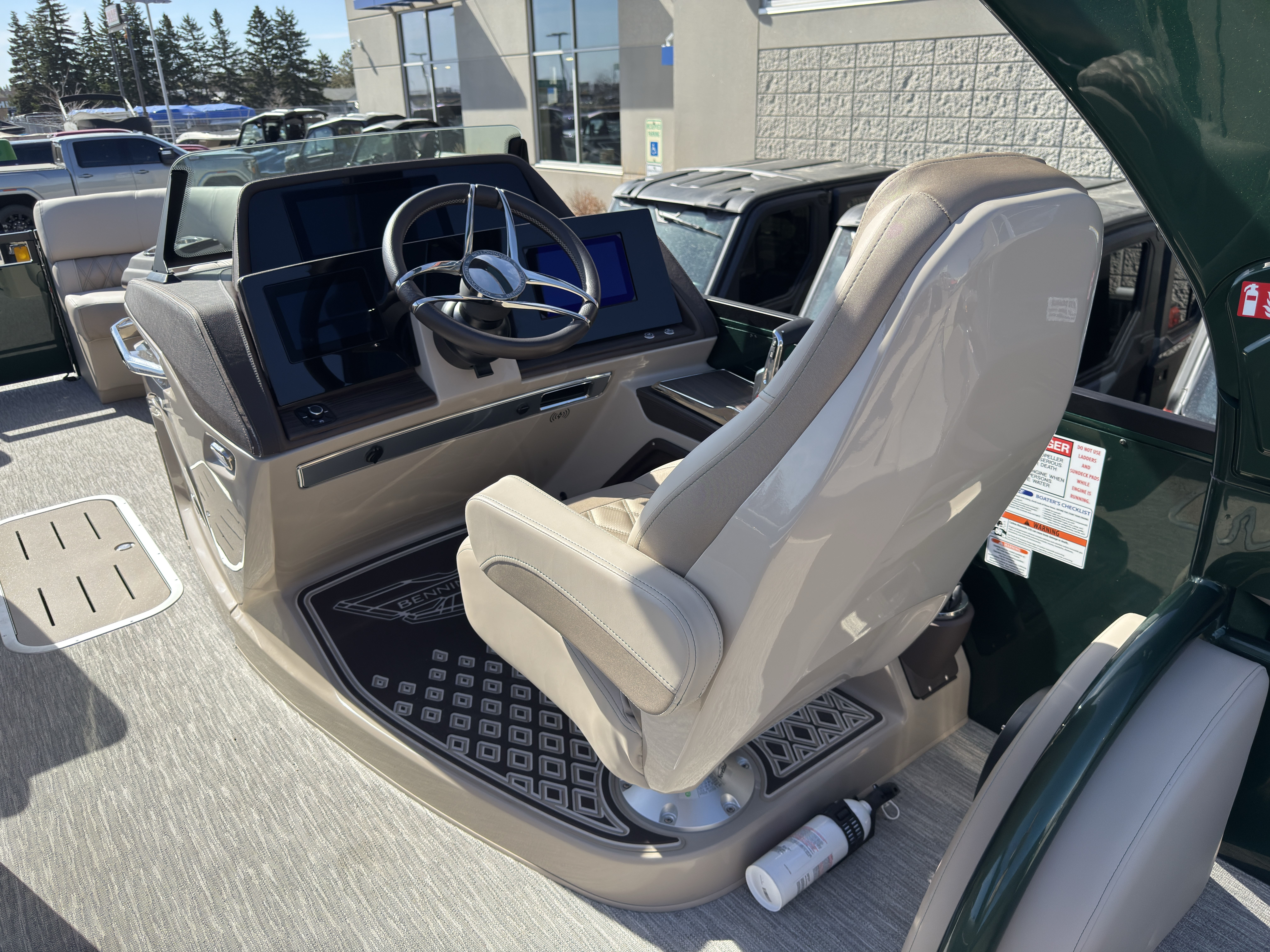 2026 Bennington 25QXSBA 425HP V10 Tritoon Pontoon - Image 16