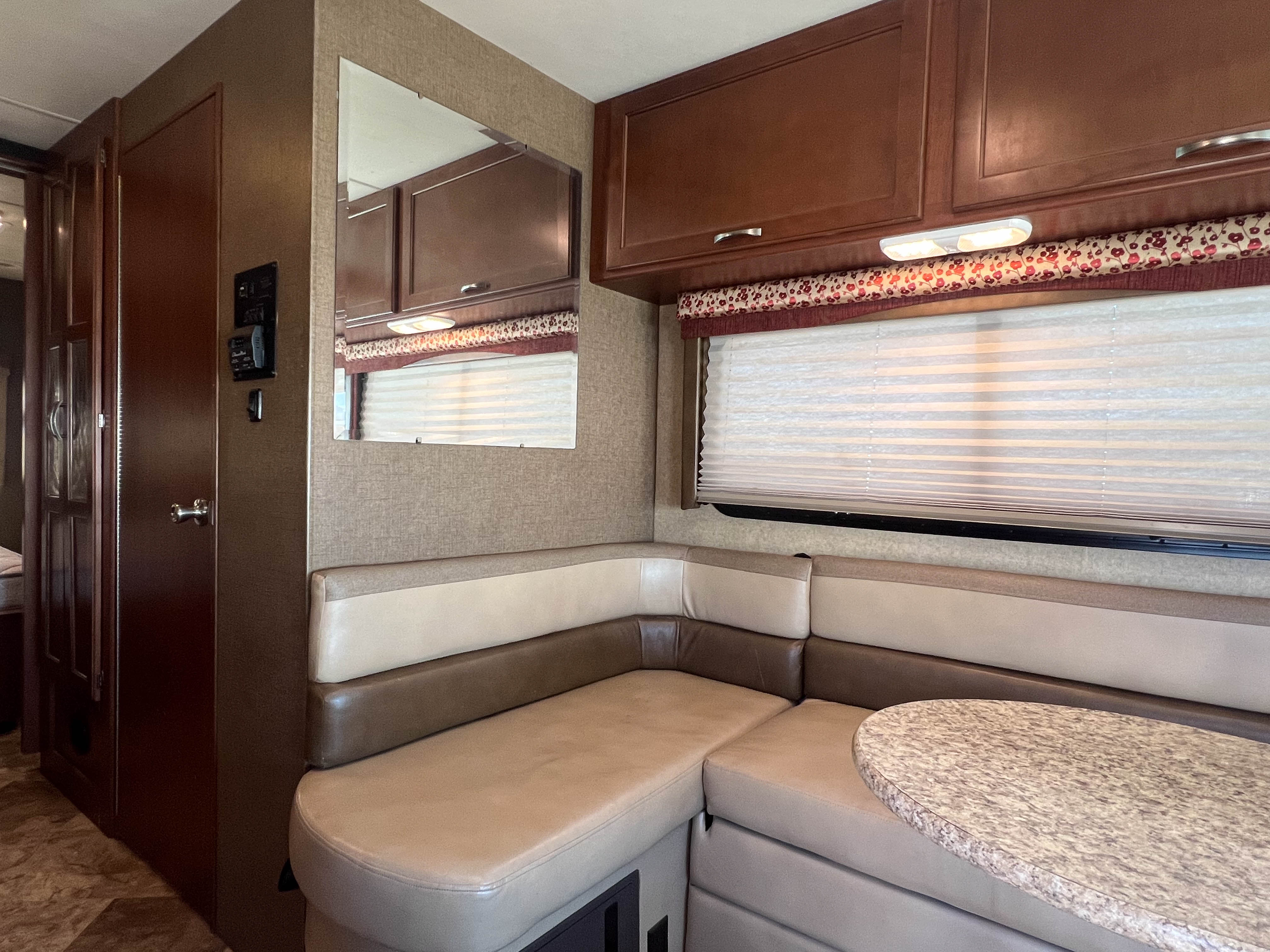 2015 Thor Motor Coach ACE 27.1 - Image 18