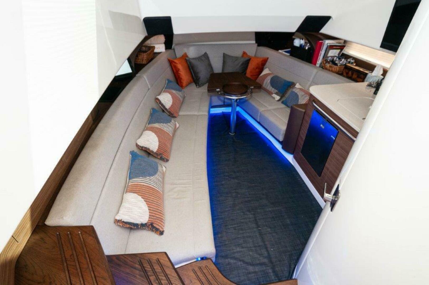 2018 Boston Whaler 420 Outrage - Image 7