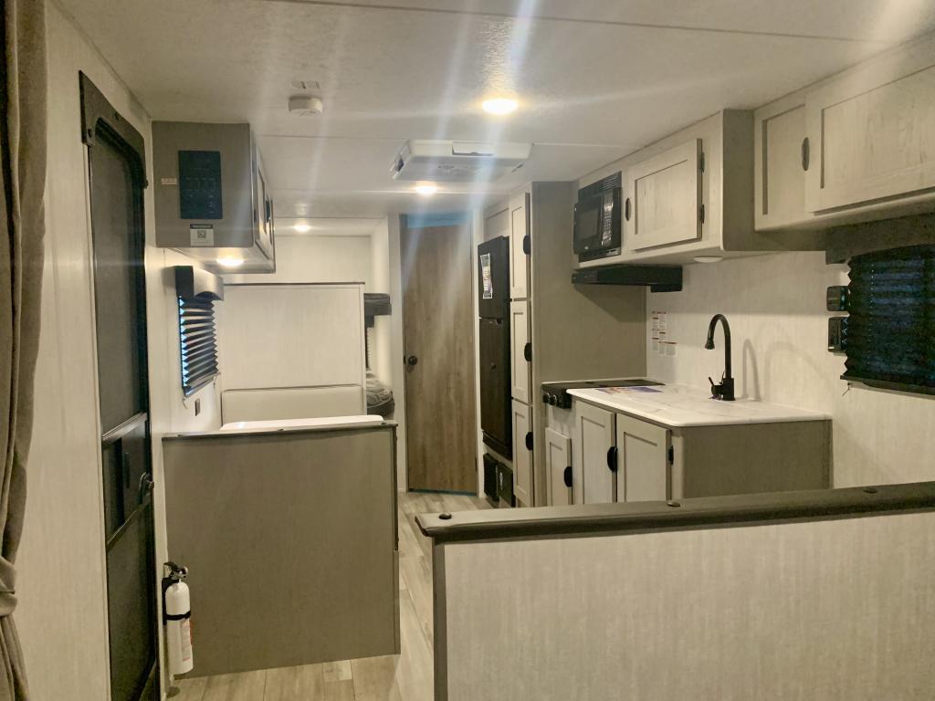 2025 COACHMEN 26BH - Image 8