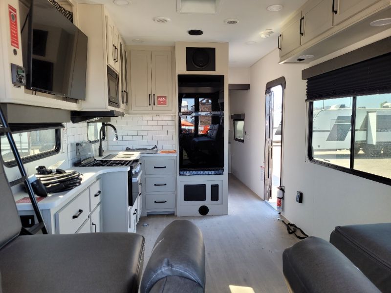 2026 Grand Design Momentum G-Class 27G - Image 9