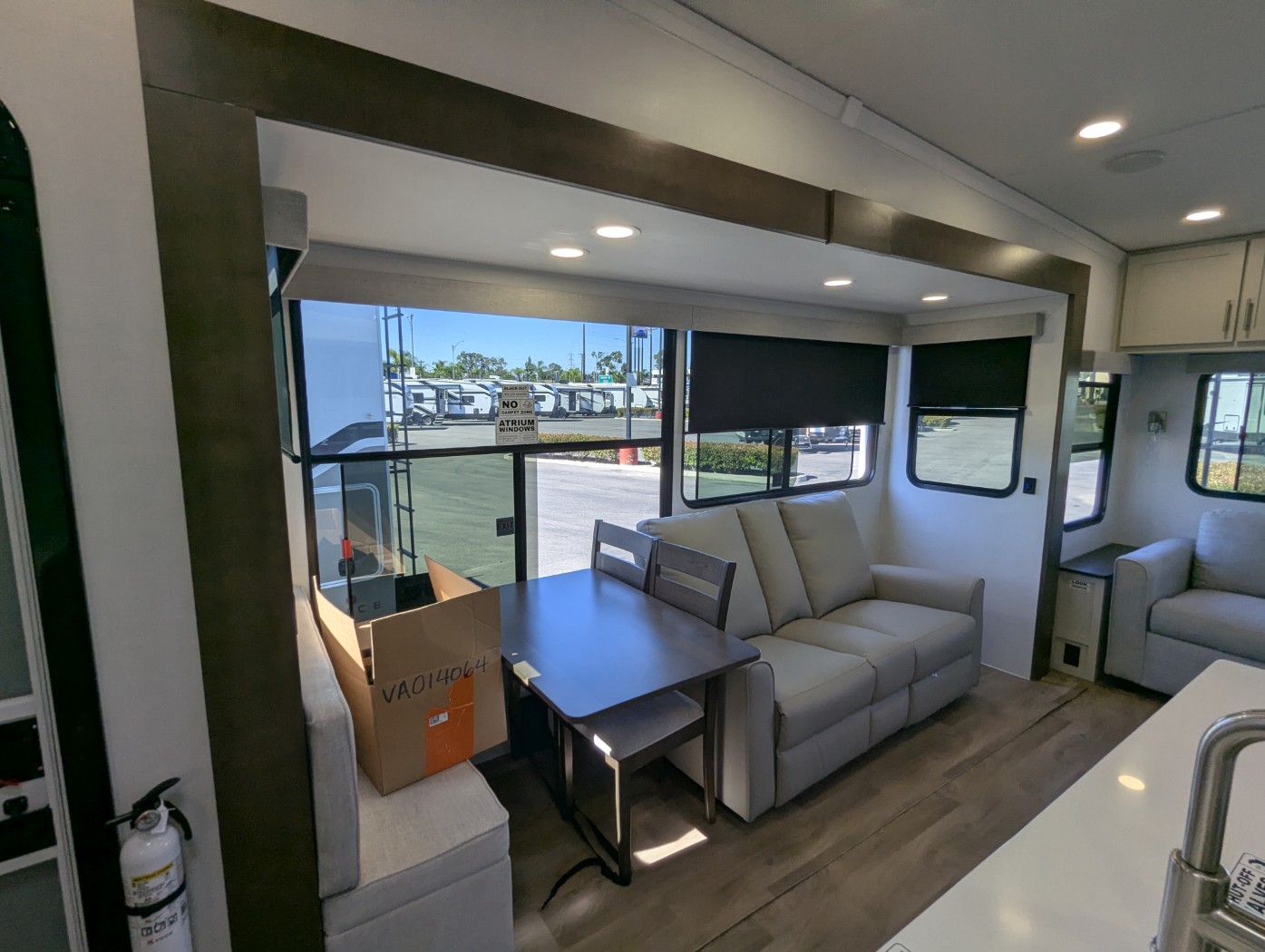 2027 Alliance RV Avenue 32RLS - Image 22
